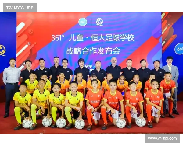 意甲俱乐部青训营与当地学校合作，推广足球文化